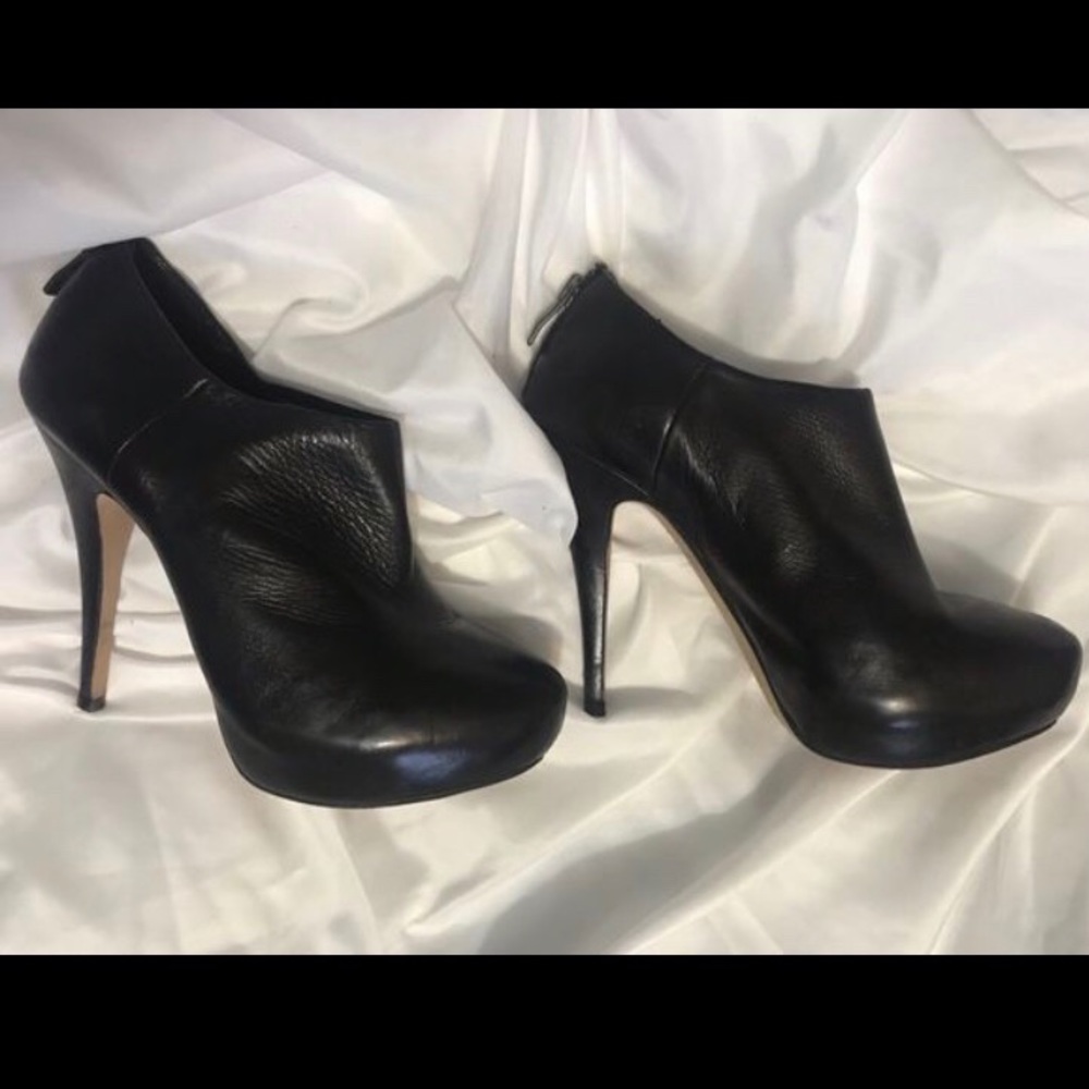 Vince Camuto Booties 6.5